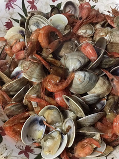 Una foto de Almejas con quisquillas picante al brandy de Jerez