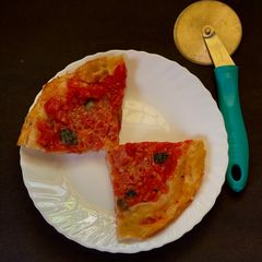 A picture of Neapolitan Pizza.