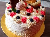 Tort cu crema de cioc albă, frișca, mascarpone și fructe
