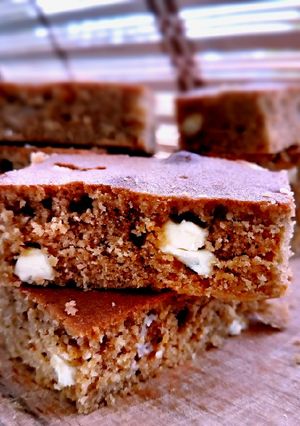 Foto di Blondies al caffe caramellato e cioccolato bianco
