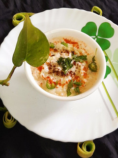 खीरा का रायता (Kheere ka Raita Recipe in Hindi) रेसिपी मुख्य फोटो