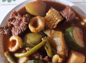 Una foto de Mole de olla de res