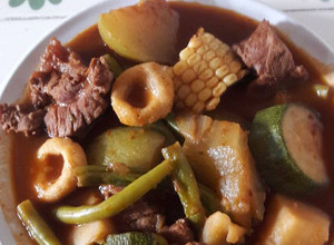 Una foto de Mole de olla de res