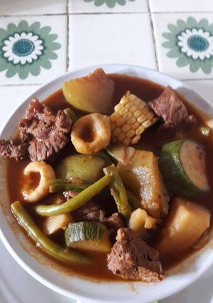 Una foto de Mole de olla de res