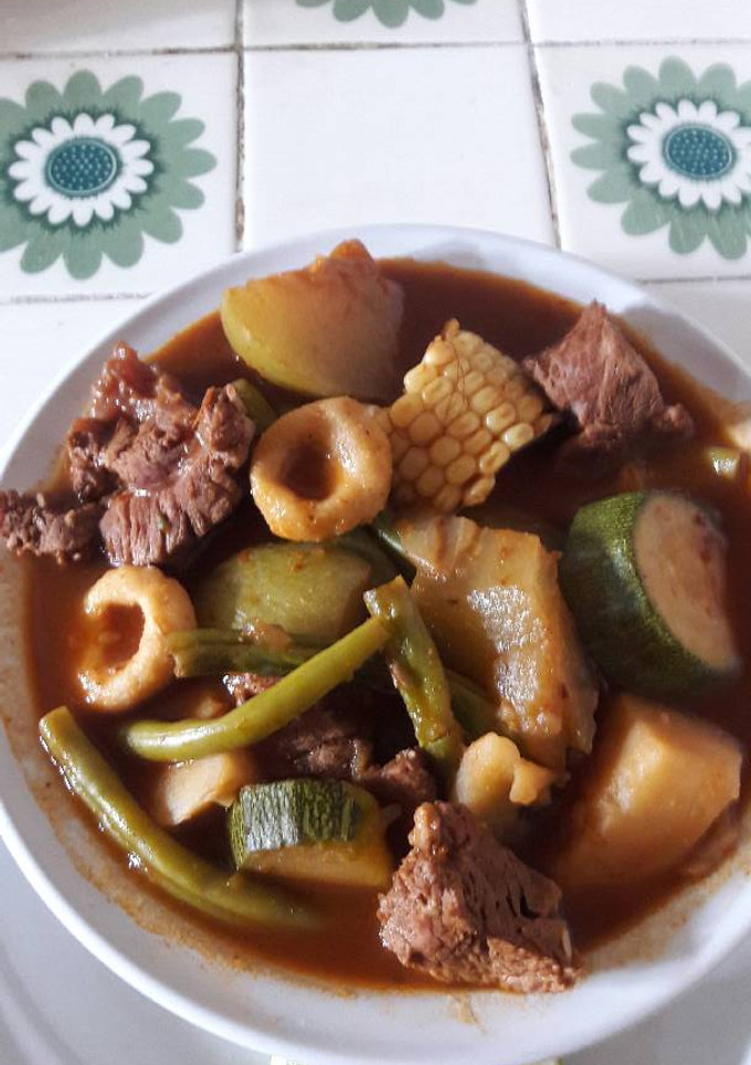 Una foto de Mole de olla de res