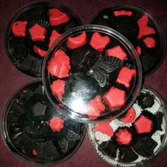 A picture of Coklat Karakter Isi Kacang.