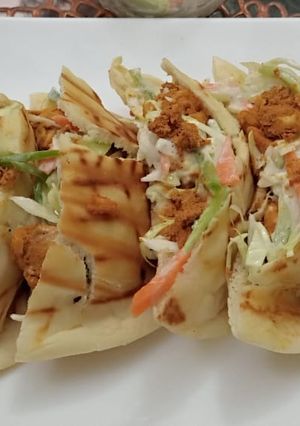 A picture of Chicken shawarma pockets.