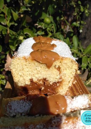 Una foto de Budín de coco. Relleno con dulce de leche