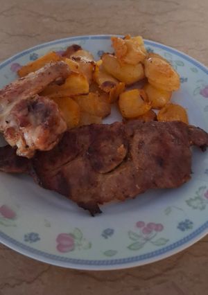 Grillezett tarja csirkeszárny fűszeres burgonyával recept fotója