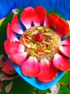प्रसादाचा शिरा (prasadacha sheera recipe in marathi) रेसिपी चे मुख्य फोटो 