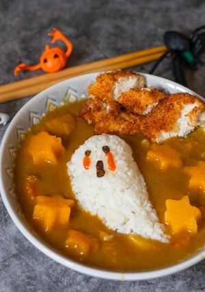 A picture of Ghosty chicken katsu curry.