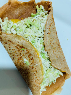 Una foto de Crepes de pollo y aguacate🥑🥑🍗🍗🍗🌮🌮