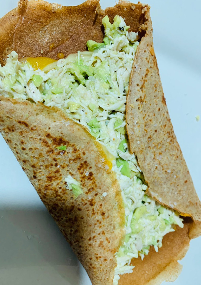 Una foto de Crepes de pollo y aguacate🥑🥑🍗🍗🍗🌮🌮