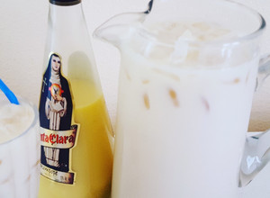 Una foto de Agua Fresca de Horchata y Rompope