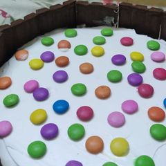 A picture of KitKat Cake.