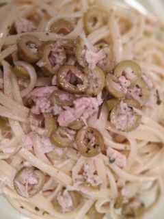 Foto di Spaghetti tonno olive