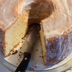 A picture of Cream cheese pound cake.