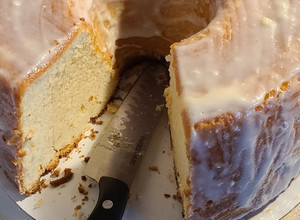 A picture of Cream cheese pound cake.