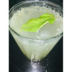 A picture of Raw mango mojito.
