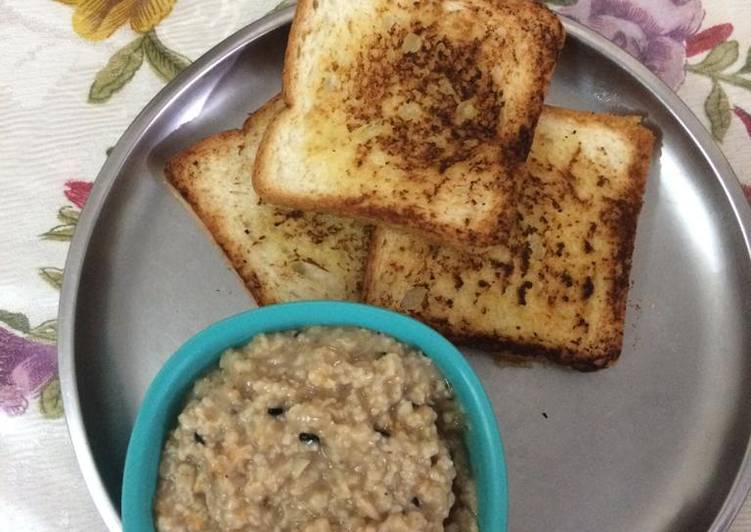 Salty white oats with garlic bread
