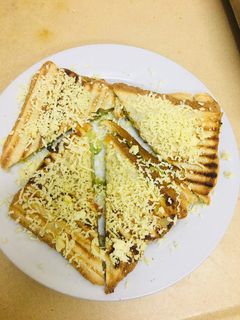 ચીઝ સેન્ડવીચ(cheese Sandwich Recipe in Gujarati) રેસીપી મુખ્ય ફોટો