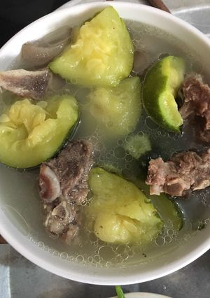Hình của món Canh bí non ninh xương.