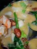 Judías blancas, langostinos en curry verde