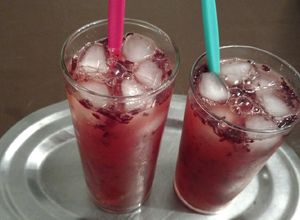 Una foto de Trago de ciruelas
