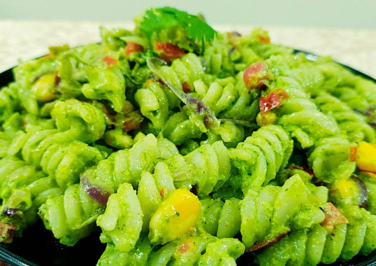 Creamy green mayonnaise pasta