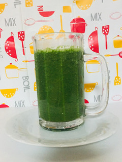 Una foto de Batido Detox para adelgazar con Espinaca, Jengibre, limón, plátano, Mandarina!🍋🍌🍊🌿