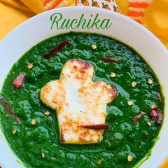 A picture of Palak paneer.