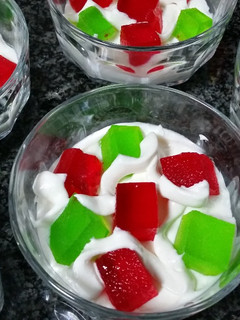 صورة لوصفة كاسات الكيك والجلو