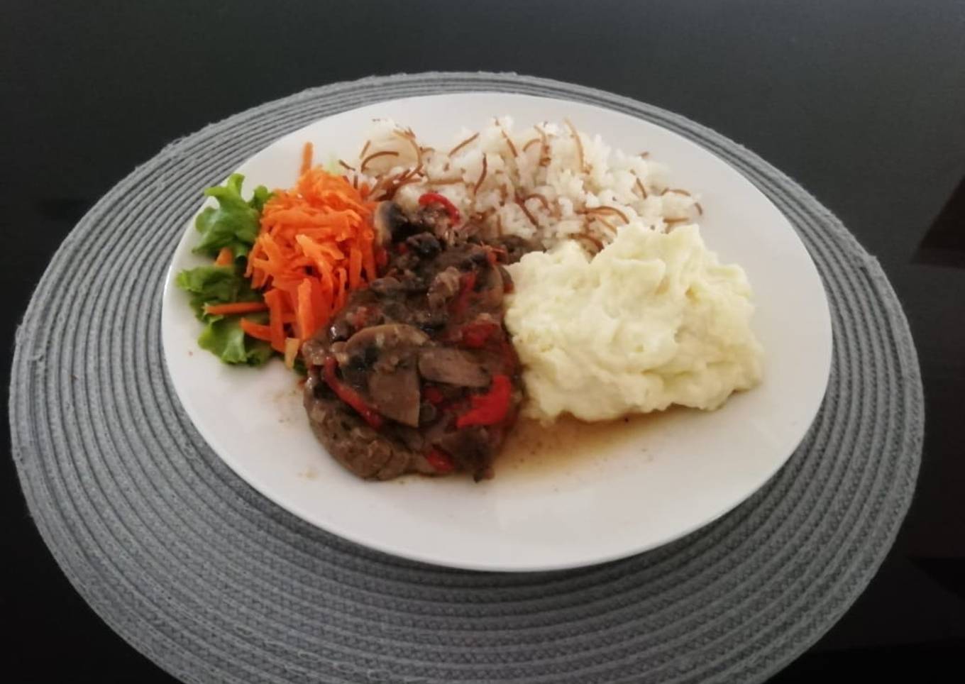 Lomo de res con champiñones