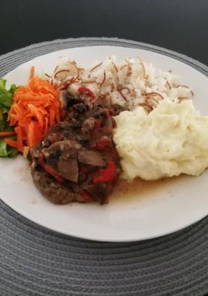 Una foto de Lomo de res con champiñones