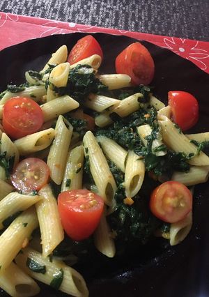 Una foto de Fideos con espinaca