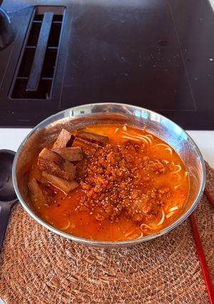 Una foto de Ramen chulo y vegano