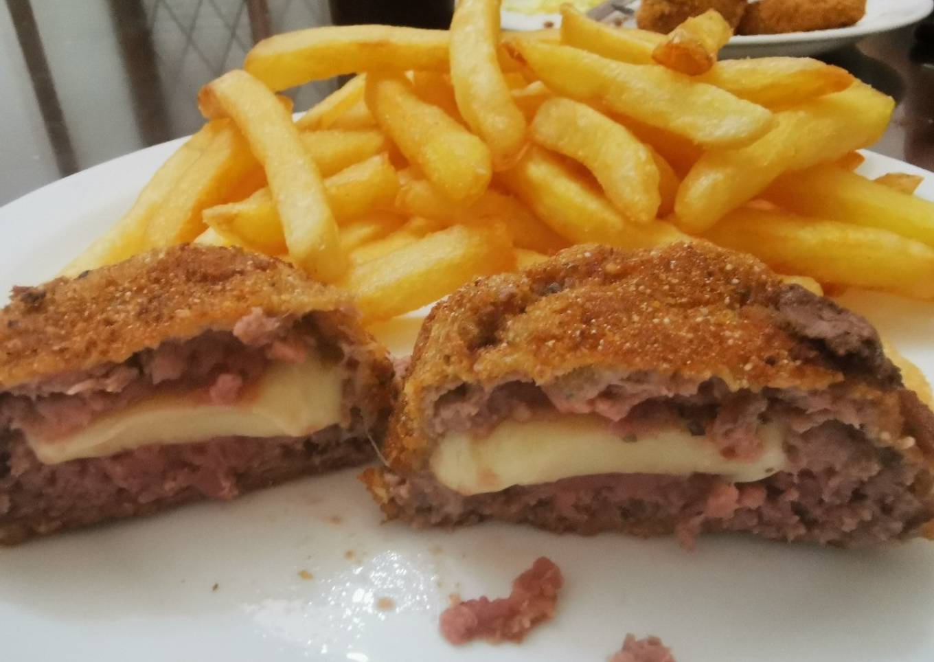 Milanesas de carne picada rellenas
