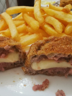 Una foto de Milanesas de carne picada rellenas