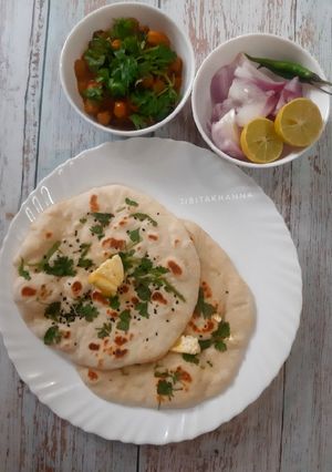 A picture of Chole Kulche.