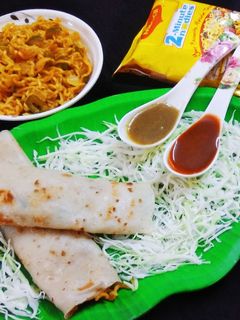 मैगी रोल (Maggi roll recipe in hindi) रेसिपी मुख्य फोटो