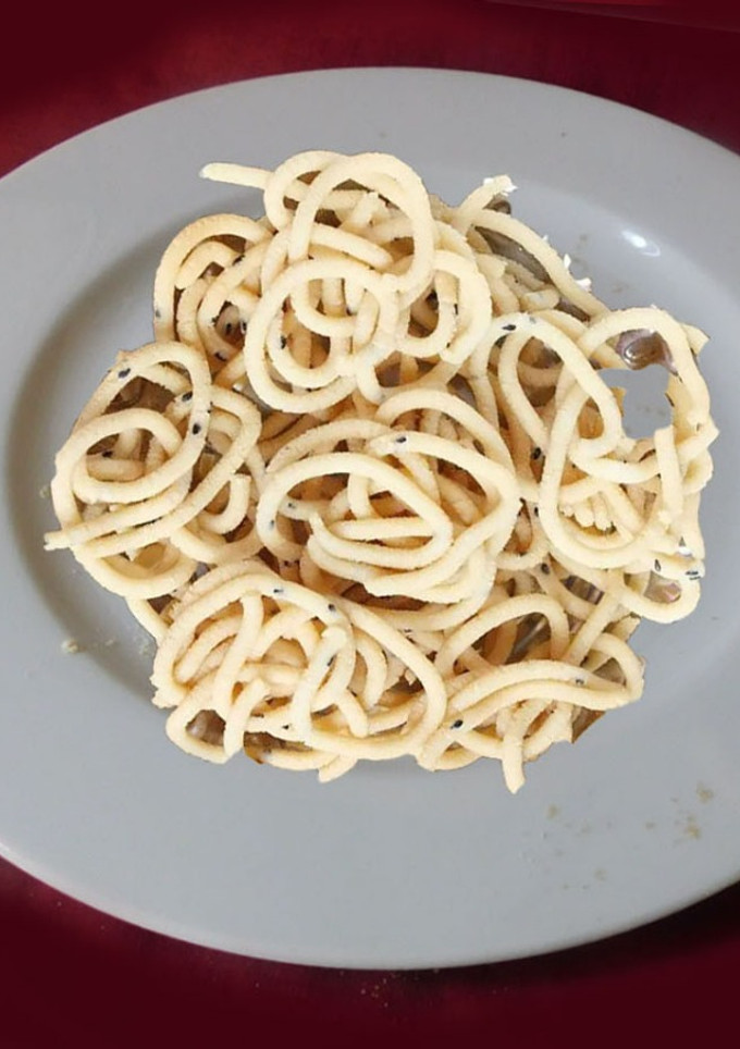 பொட்டு கடலை முறுக்கு(pottukadalai murukku recipe in tamil) செய்முறை முக்கிய புகைப்படம்