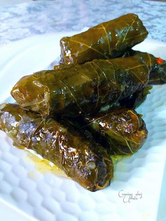 Una foto de Hojas de Parra rellenas de carne picada con menta y cítricos