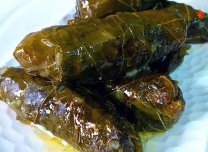 Foto principal de Hojas de Parra rellenas de carne picada con menta y cítricos