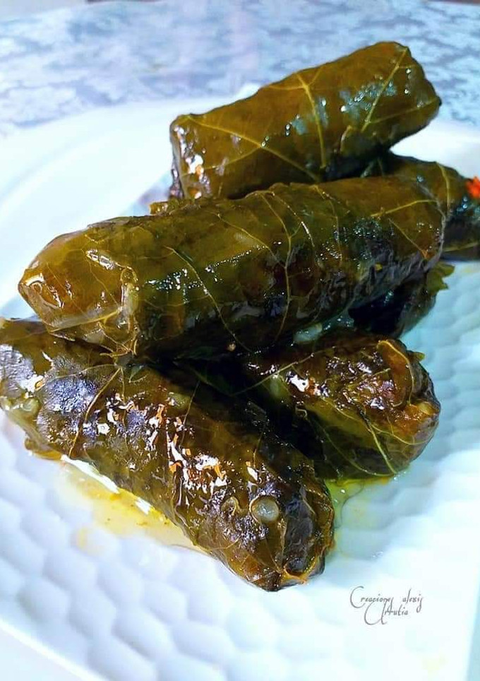 Una foto de Hojas de Parra rellenas de carne picada con menta y cítricos