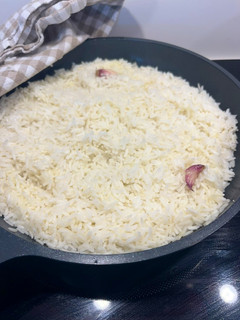 Una foto de Cómo hacer arroz blanco fácil en sartén - Base de Batch Cooking