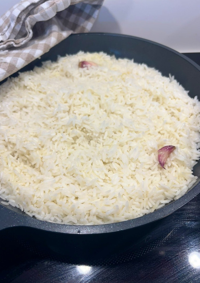Una foto de Cómo hacer arroz blanco fácil en sartén - Base de Batch Cooking