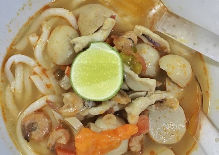 Tom yum with udon