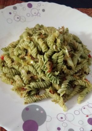 A picture of Spinach pasta.