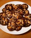 Mendiants γαλλικά σοκολατάκια με ξηρούς καρπούς