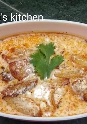 A picture of Dahi aloo ka raita.